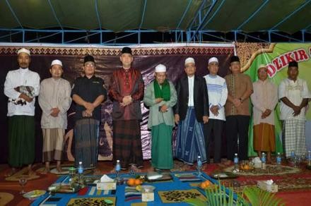 Walikota Jambi ketika berzikir bersama warga di Kecamatan Paal Merah